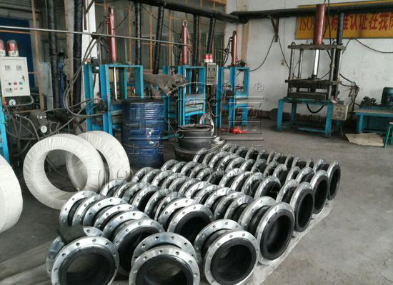 異徑橡膠接頭生產(chǎn)車間