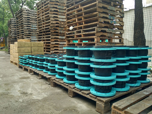 橡膠接頭配套法蘭有什么區(qū)別